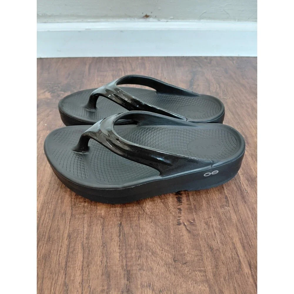 Authentic OOFOS Oomega Thong Women's Size 7 Lightweight Comfort Black